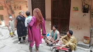 Pakistan street music talent & khusra fun ....