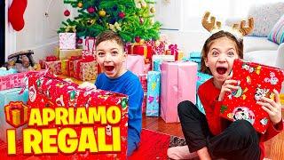 VLOG! APRIAMO TUTTI I REGALI DI FIGLIACHIARA E FIGLIODIEGO RICEVUTI DA BABBO NATALE #mgfc #vlogmas