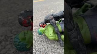 Zombie Venom Cosplay Spidey tricks Hulk | Marvel toys