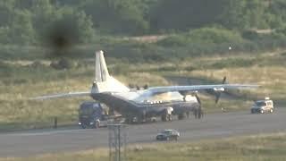 Самолет АН-12 авиакомпании МОТОР СИЧ выкатился за пределы полосы в аэропорту УЖГОРОДА.