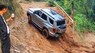 GWM Tank 400 Hi4-T 2.0T hybrid has difficulty climbing muddy hills | Extreme Off-road