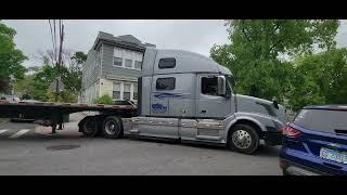 18-wheeler Semi Truck STUCK in New York City on side streets and can't escape!