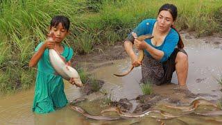 Mother with daughter catch fish & Ell for food- Steamed Ell spicy and Grilled fish for dinner