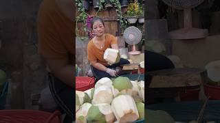 Thai Wonder Woman's Coconut Cutting Skill!!!