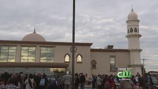 Leader Of Ahmadiyya Muslim Community Dedicates New Mosque In Philadelphia