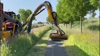 Berm maaien door Loonbedrijf Haitsma in Bolsward