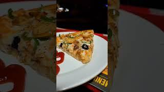 #fooddiscovery #pizza #lahorefoodbloggers #food #lahorefood