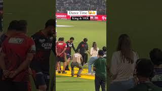 #shahrukh_khan#viratkohli Dance video in IPL match status #jhoomejopathaan #viralsongs#youtubeshorts