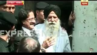 Surjeet Singh at the outside of pak jail