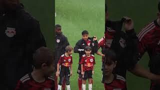 In the cold rain, the NY Red Bulls took off their coats & gave them to their mascots. So wholesome 