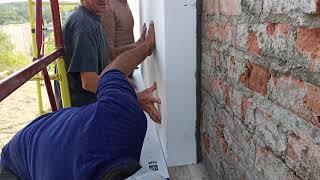 Как производится приклейка и корректировка листов пенопласта на фасаде дома, как выровнить стены