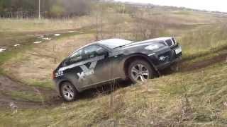 BMW X6 vs KIA Sportage uphill off road (Russia)