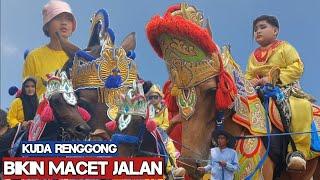 Renggong horses cause traffic jams - Dancing horse video