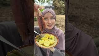 Bule rusia suka makan ikan tongkol mentah #uliana #ulianaci #videoreceh #videohumor