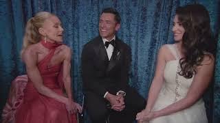 Penelope Cruz Backstage With Kelly and Mark at the Oscars