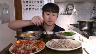 굴김치에 수육 제대로 땡초에 된장도 푹 찍고 만두라면까지입니다 굴 참 맛있구나 먹방MUKBANG