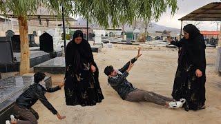 "Unfinished meeting: Mohsen and Khadija's fight at the tomb of Mohammad Reza"