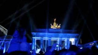 Beautiful Day clip with Brandenburg Gate references