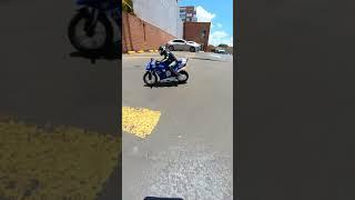 Prueba de  Moto a Control Remoto que se Balancea en Colombia #SHORTS