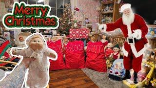 Opening Christmas gifts from Santa! @heart2heartbabies and I got new babies! nlovewithreborns20..