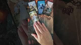 Остаться или уйти ?  #shorts#таро#гадание#tarot#расклад#ясновидящий#мистика