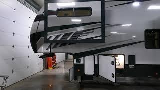 2022 Alliance Valor 40V13 Toy Hauler Fifth Wheel at Bullyan RV