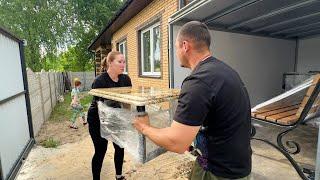 У нас обновки. Купили столы из натурального камня. Подготавливаем зону отдыха. Жизнь простых людей.
