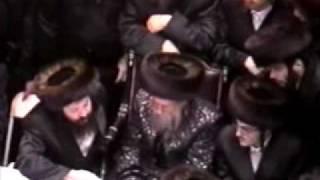 Bobov Rebbe Zt"l & Bobover Rebbe Shlita Dancing Mitzva Tantz