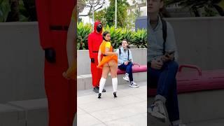 A RANDOM GUY ENTERED THE SQUID GAME ON THE STREET: Did he win?‍️LA ELVÍRA #shorts #squidgame