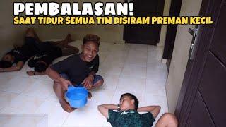 Saat Tidur Semua Tim Di Siram Air Oleh Preman Kecil!