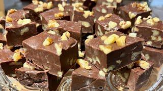 Chocolate Walnut Fudge - fool proof and easy! #recipe #chocolate