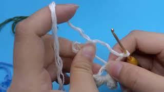 Bao Anh Handmade shows how to knit and crochet flower keychains part 2