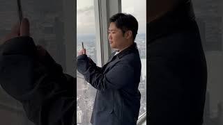 Actor Reyn Doi visits  Empire State Building