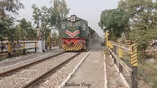 Karachi to Havelian Train| 11 Up Hazara Express Passing Near Bhalwal Railway Station- Raillion Vlogs