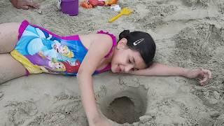 Vlog de Férias #20 - Castelo, forte, areia e brincadeira | Alice Bertole