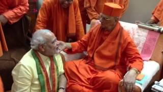 Shri Modi meets Swami Atmasthanandji Maharaj, President of Ramkrishna Mission at Belur Math