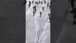 carrera de bicicletas en la nieve