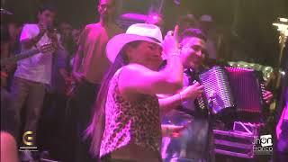 Cuatro Rosas_Karen Lizarazo En Convencion