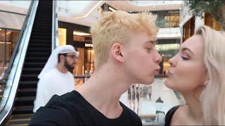 التقبيل في الأماكن العامة في دبي - Kissing In Dubai