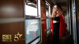 Jelena Tomasevic - Zivot u koferima - [Official video 2016] - 5 VELICANSTVENIH - RADIO S