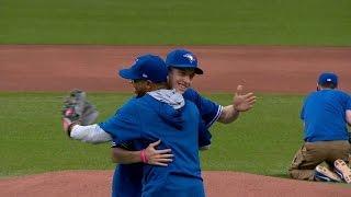 TB@TOR: Marner throws out the first pitch in Toronto