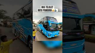 Sopir bus lambaikan tangan 