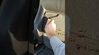 Как удалить катышки с искуственной кожи(нубук, замша) в авто? Скребком для шерсти - 100р. на WB!