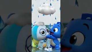 Ouch, why did Chachaping fall? Dadaping really likes playing in the rain #teenieping