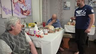Пенсию получил за месяц и потратил на продукты с доставкой на дом показываю что я купил