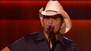 Brad Paisley performs "My Tennessee Mountain Home" live in concert 2017 HD 1080p