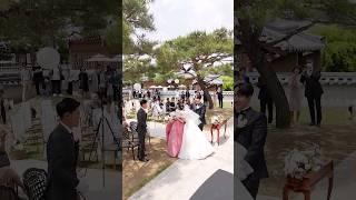 그대의 향기로 나를 채워주던 이사람을 사랑합니다~야외예식에 빛나는 혼주한복[테힐라한복]