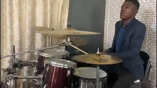 Drummer got crazy drumfills with his Left-hand 