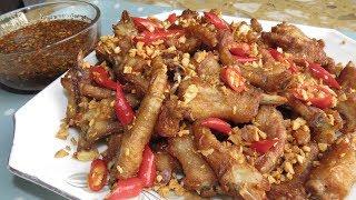 Fried Chicken Feet With Garlic And Spicy Sauce || Kimyee Ros Cooking