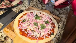 Review video of the Piezano Pizza Maker